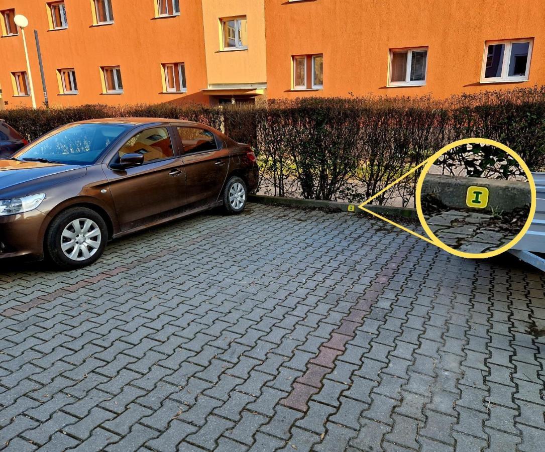 Slnecny Byt V Blizkosti Historickeho Centra Trencin Luaran gambar
